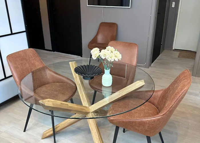 A Place To Stavanger, 4 *